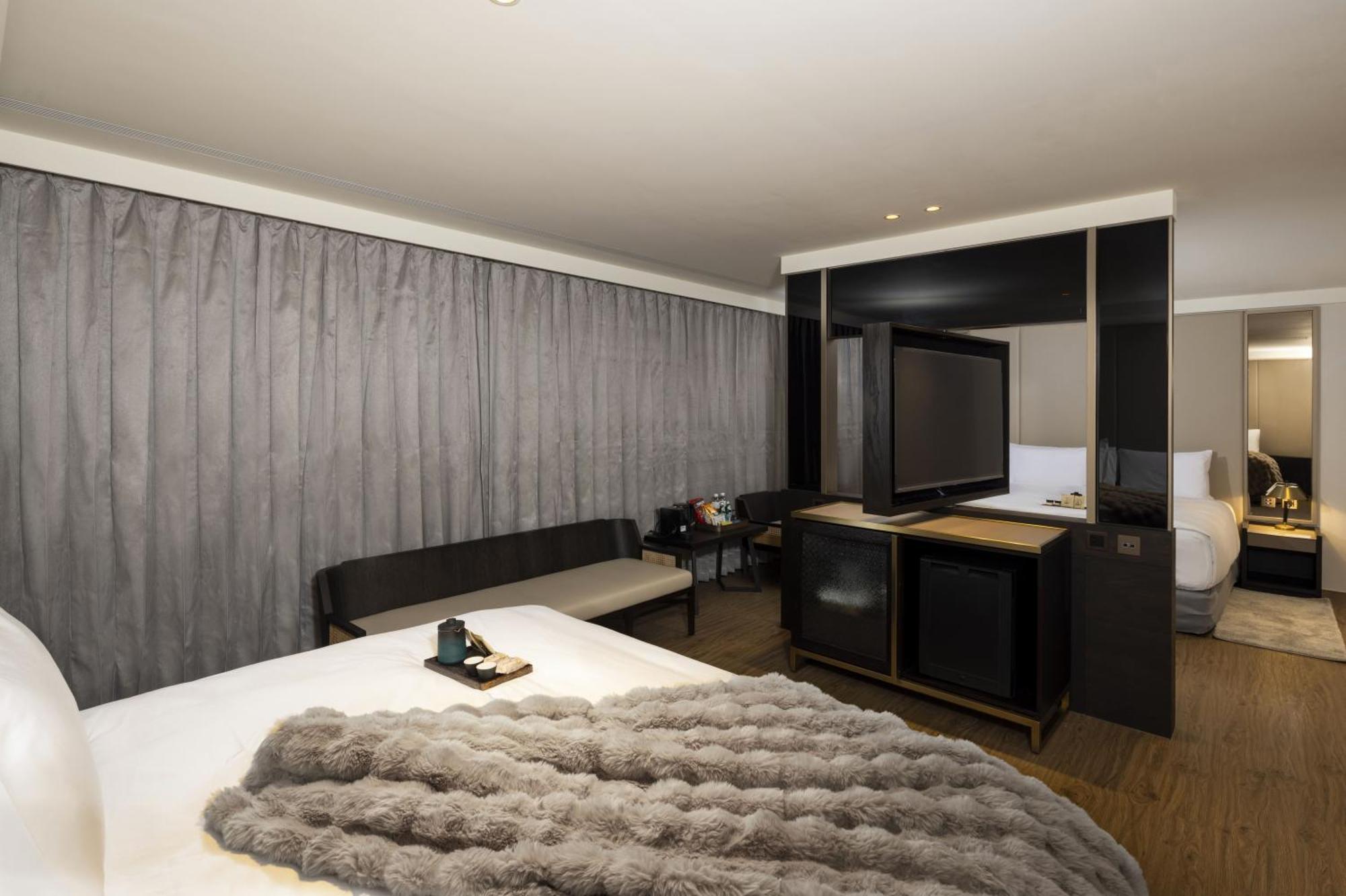 Voyage Kaohsiung By Cosmos Oasis Hotel Buitenkant foto